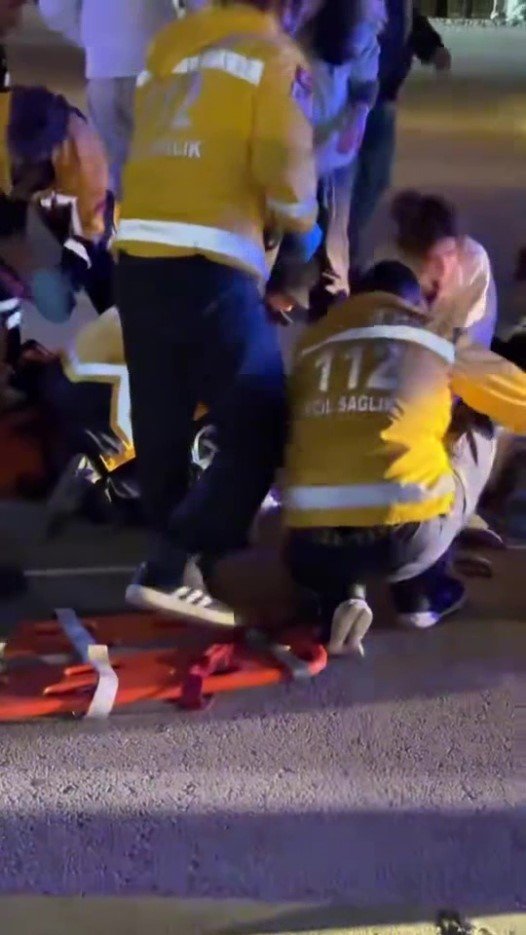 Yolun Karşısına Geçmek İsteyen Yayaya Önce Motosiklet, Ardından Araç Çarptı