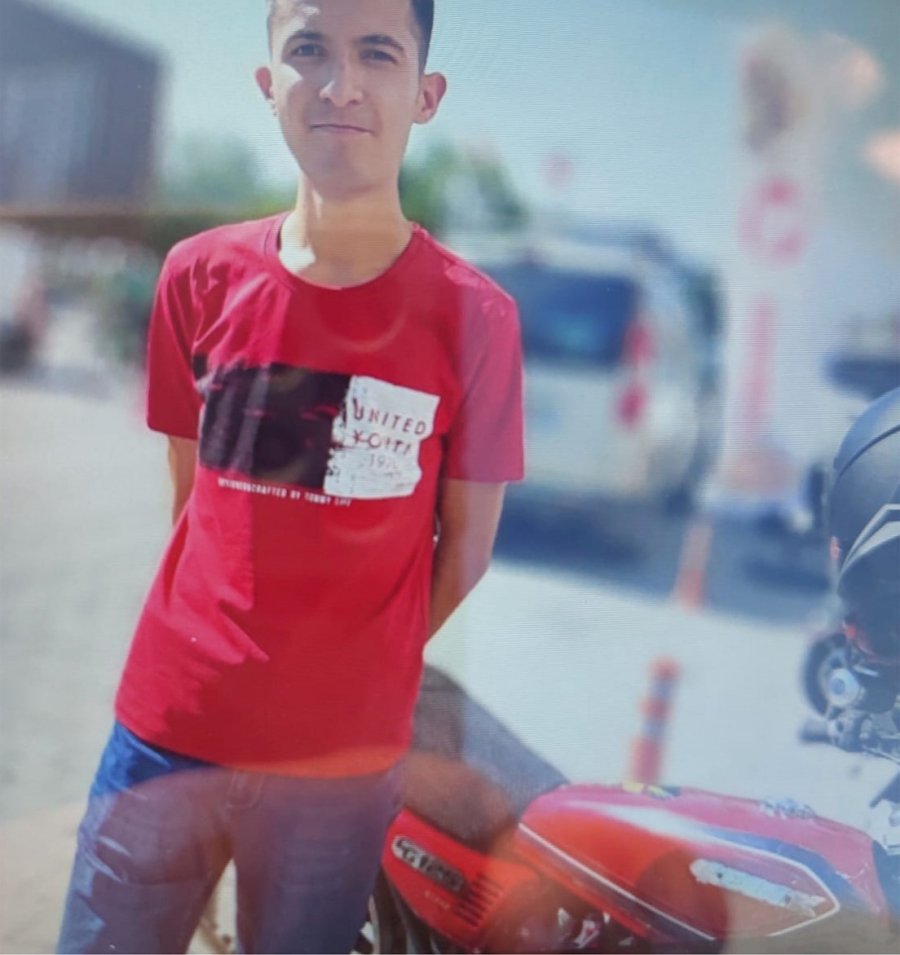 Yolun Karşısına Geçmek İsteyen Yayaya Önce Motosiklet, Ardından Araç Çarptı