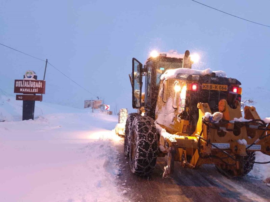 Büyükşehir, Kardan Kapanan 91 Mahalle Yolunu Ulaşıma Açtı