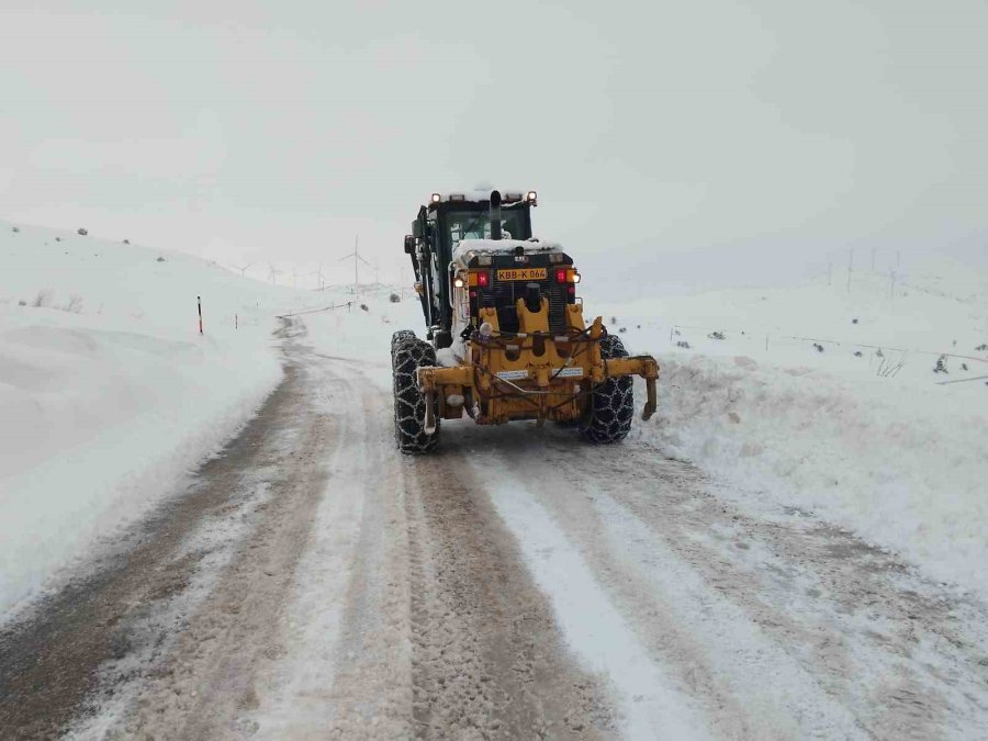 Büyükşehir, Kardan Kapanan 91 Mahalle Yolunu Ulaşıma Açtı