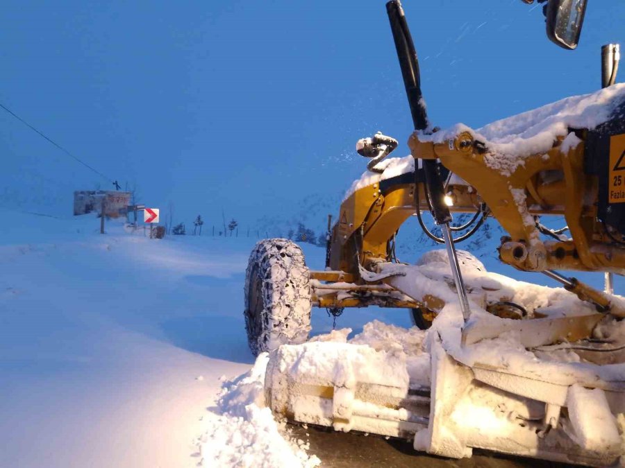 Büyükşehir, Kardan Kapanan 91 Mahalle Yolunu Ulaşıma Açtı