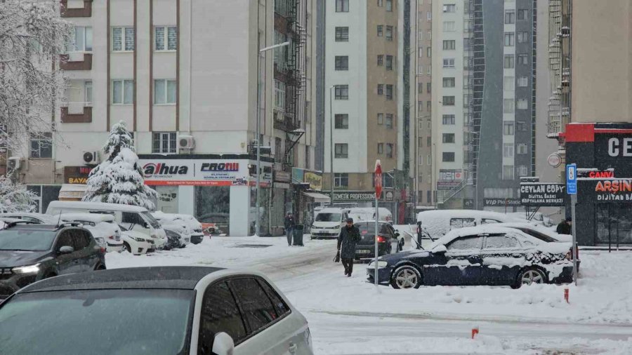 Kayseri’de Kar Yağışı Sürüyor