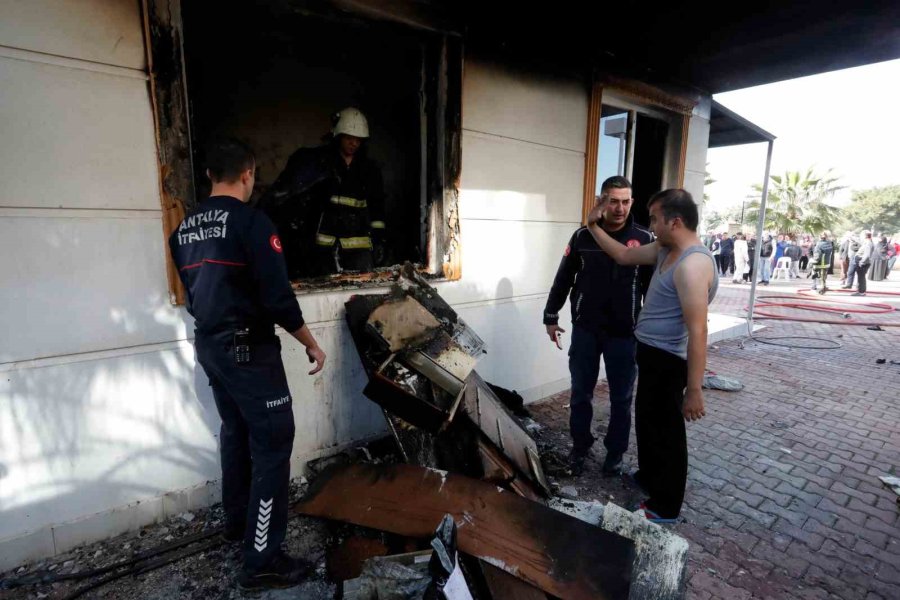 Elektrikli Isıtıcıdan Çıkan Yangında Anne-babasını Son Anda Dışarı Çıkardı