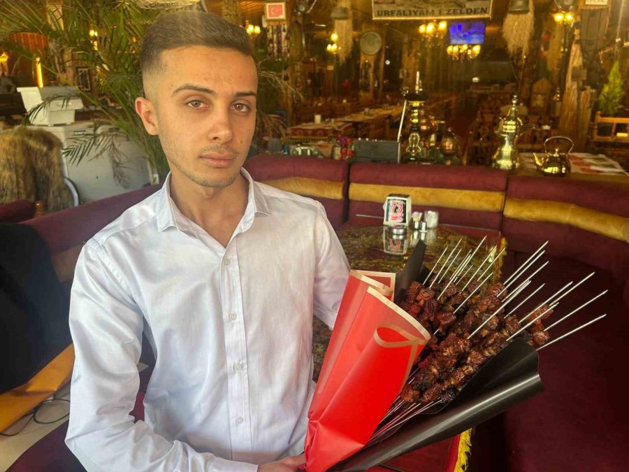 Sevgiliye Çiçek Yerine Ciğer Kebap