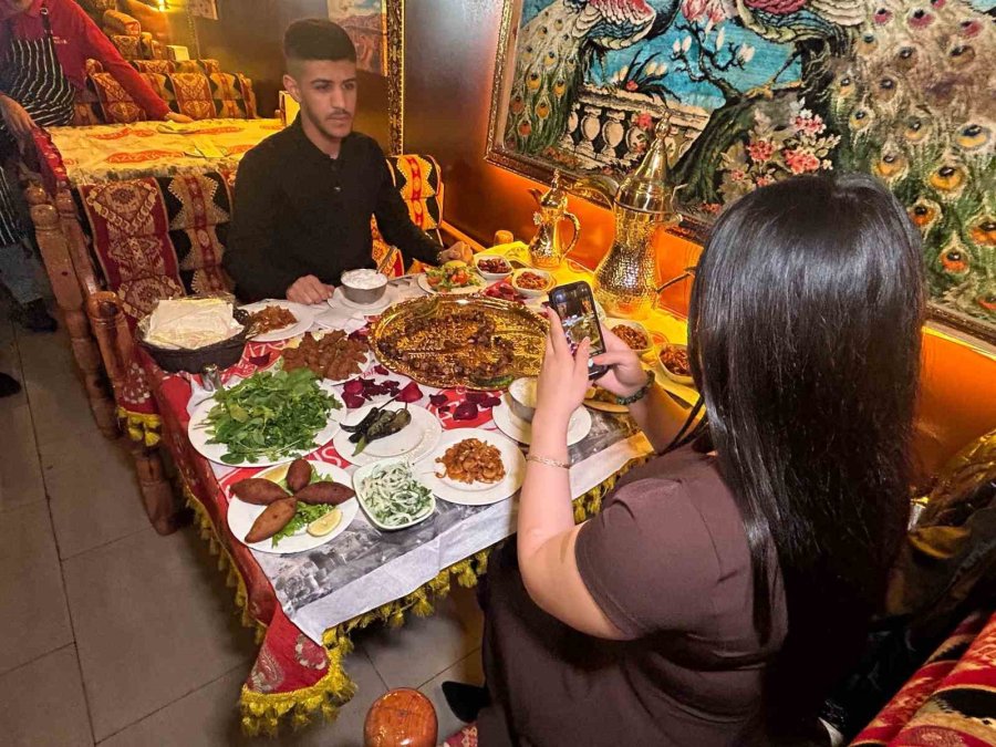 Sevgiliye Çiçek Yerine Ciğer Kebap