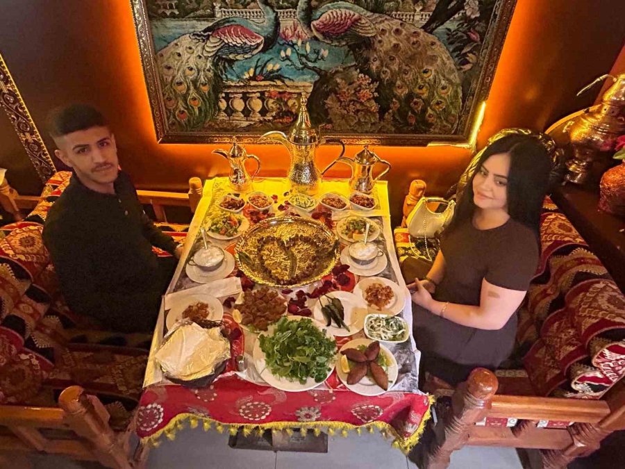 Sevgiliye Çiçek Yerine Ciğer Kebap