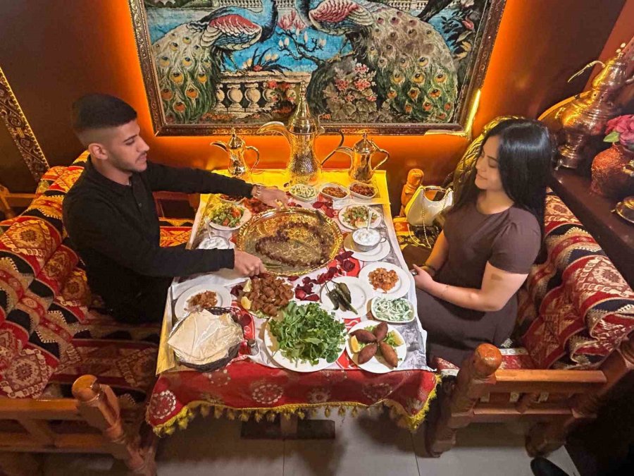 Sevgiliye Çiçek Yerine Ciğer Kebap