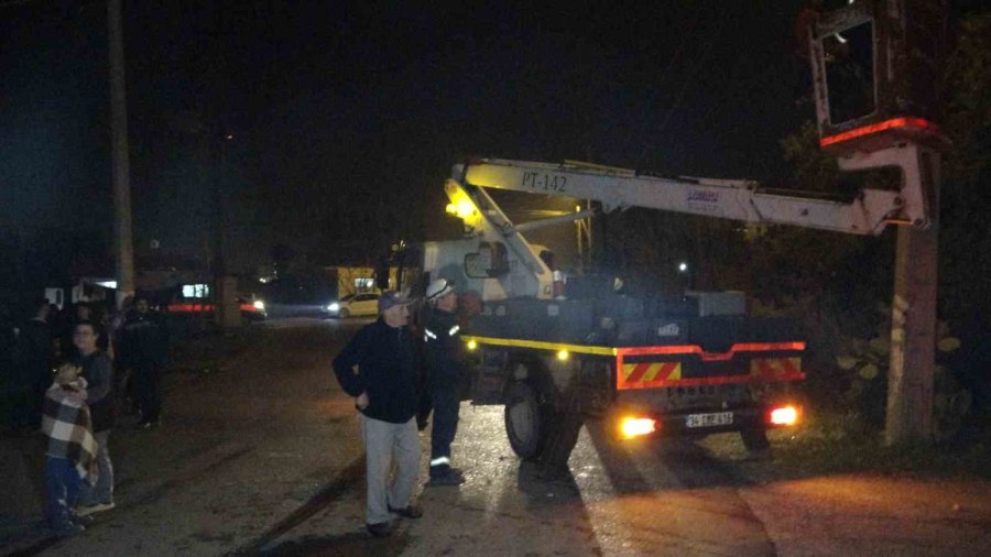 Antalya’da Gecekonduda Çıkan Yangın Korkuttu