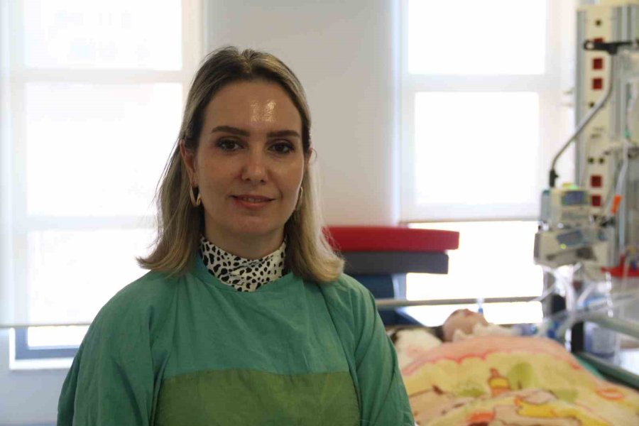 Depremde "öldü" Denilen Ailenin 2 Hafta Aradığı Asiye Bebek Eskişehir’de Tedavi Edildi