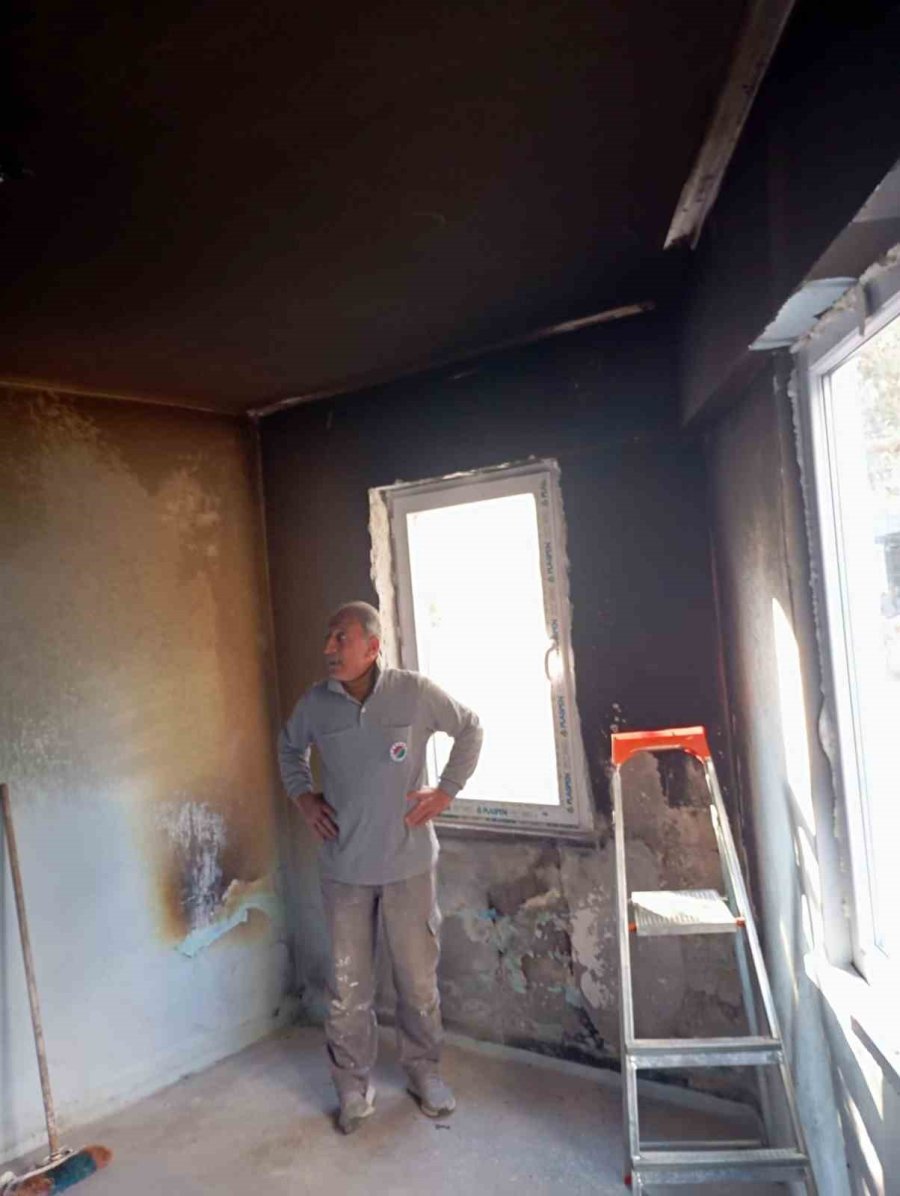 Kepez Belediyesi, Yangın Mağduru Çiftin Evini Yeniledi