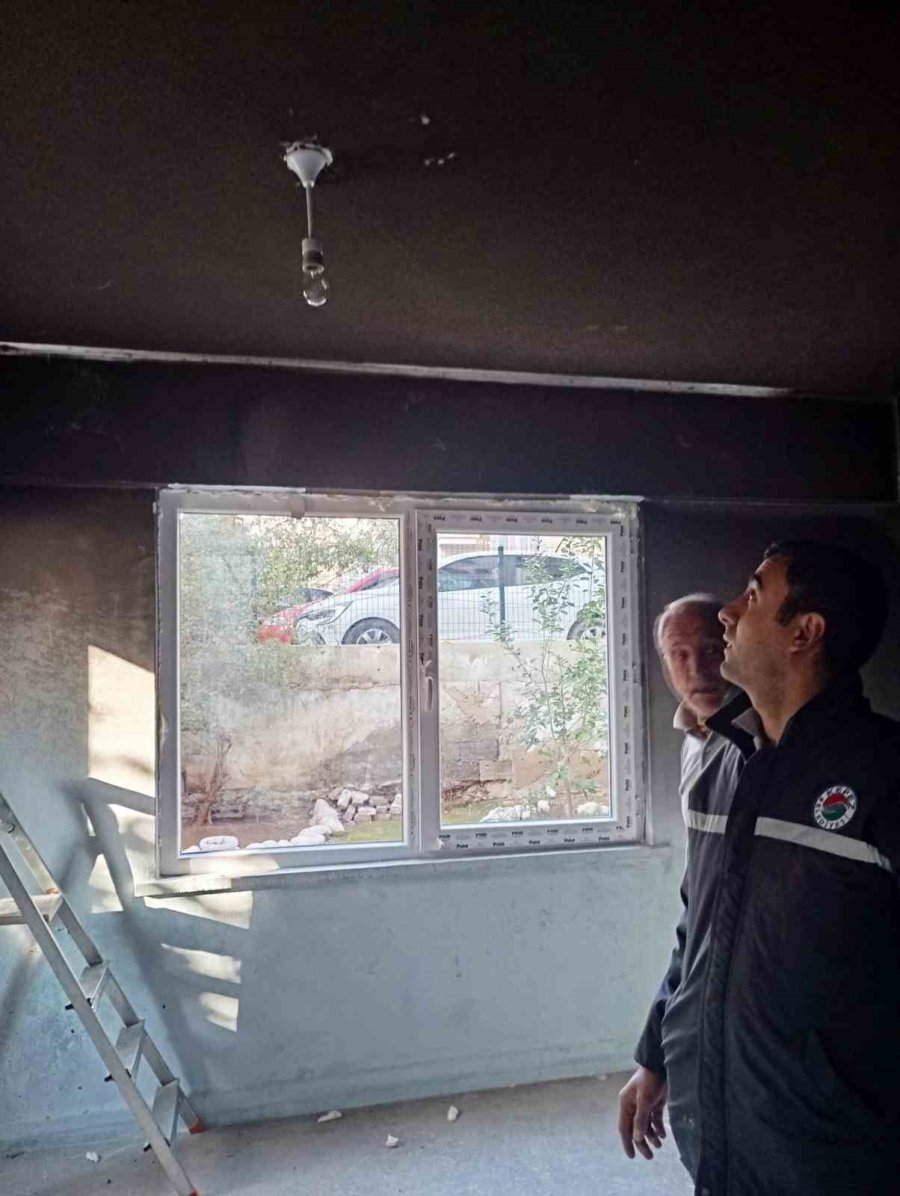 Kepez Belediyesi, Yangın Mağduru Çiftin Evini Yeniledi