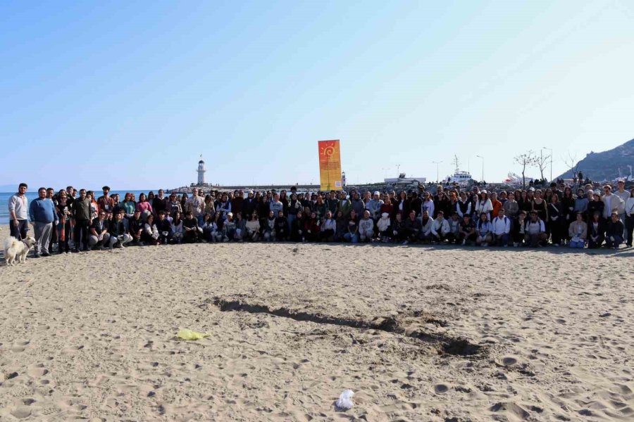 Alanya’da Gençlerden Sahil Temizliği