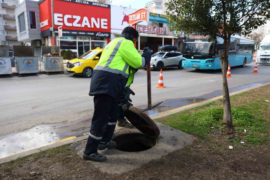 Antalya’da 150 Kilometre Uzunluğundaki Ana Arter Ve Bulvarlarda Temizlik Yapılacak