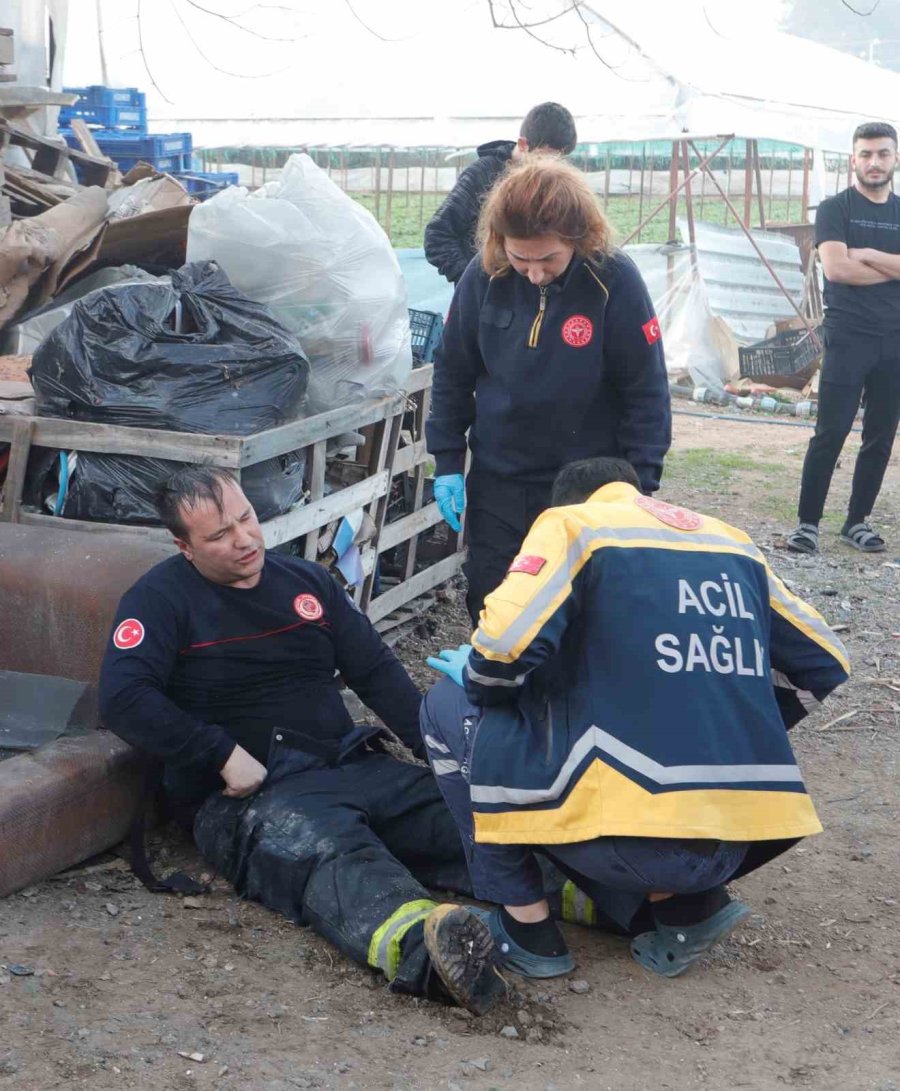 Antalya’da Depoda Çıkan Yangın Korkuttu