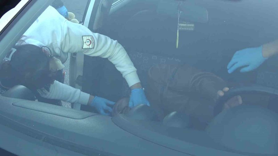 Direksiyon Başında Baygınlık Geçirdi, Ortalığı Savaş Alanına Çevirdi: 4 Yaralı