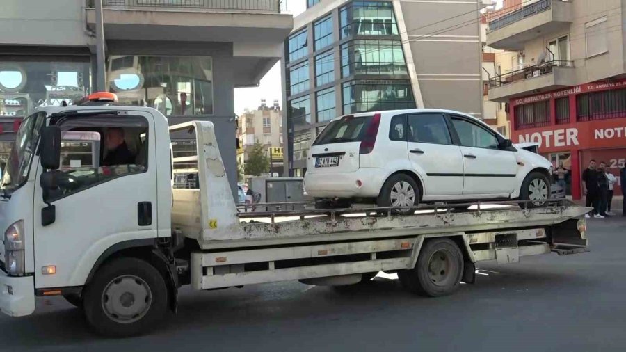 Direksiyon Başında Baygınlık Geçirdi, Ortalığı Savaş Alanına Çevirdi: 4 Yaralı