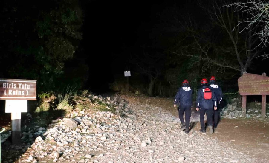 Hava Kararınca Yolunu Kaybeden 29 Dağcı İçin Ekipler Alarma Geçti