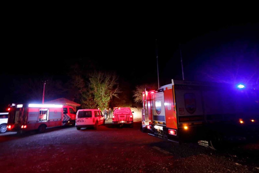 Hava Kararınca Yolunu Kaybeden 29 Dağcı İçin Ekipler Alarma Geçti