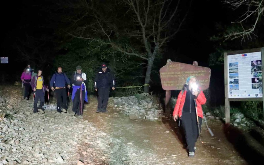 Hava Kararınca Yolunu Kaybeden 29 Dağcı İçin Ekipler Alarma Geçti
