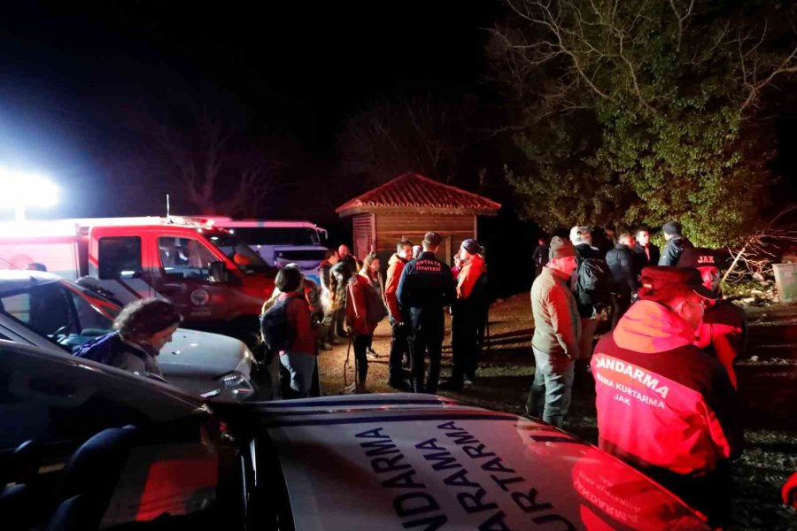 Hava Kararınca Yolunu Kaybeden 29 Dağcı İçin Ekipler Alarma Geçti