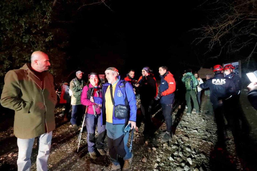 Hava Kararınca Yolunu Kaybeden 29 Dağcı İçin Ekipler Alarma Geçti