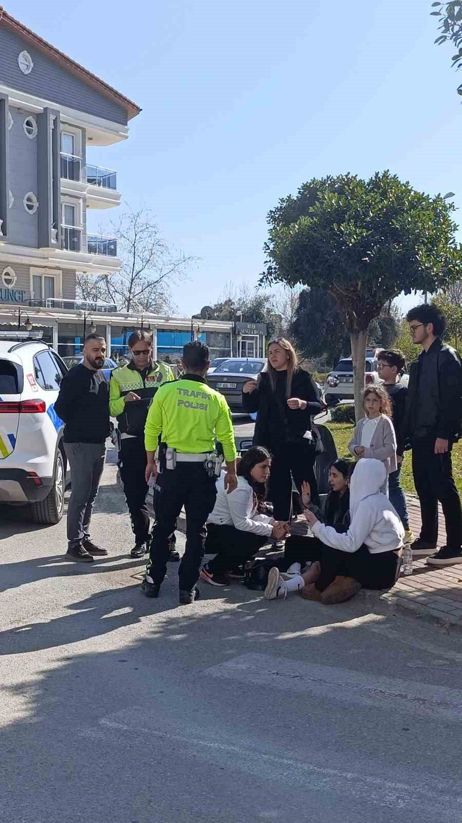 Otomobille Çarpışan Elektrikli Bisikletin Sürücüsü Yaralandı