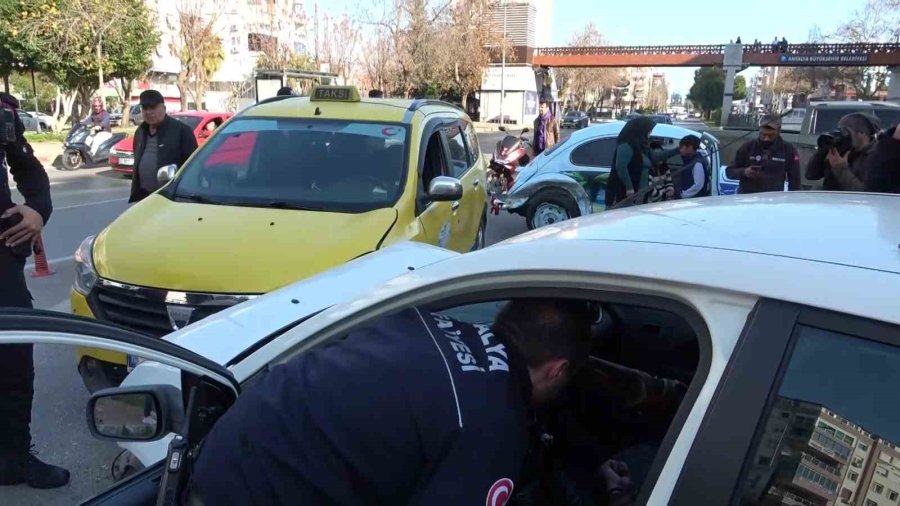 Direksiyon Başında Baygınlık Geçirdi, Ortalığı Savaş Alanına Çevirdi: 4 Yaralı