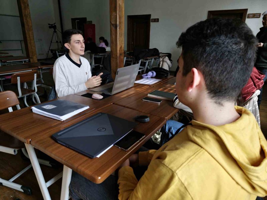 Genç Ar-ge’ciler 154 Yıllık Tarihi Okulda Eğitimi Masaya Yatırdı