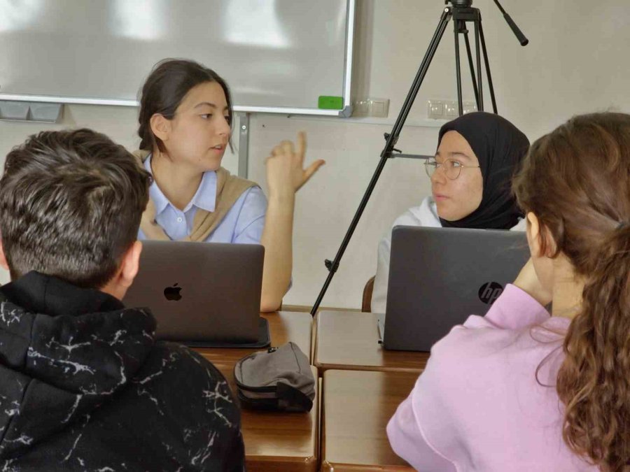 Genç Ar-ge’ciler 154 Yıllık Tarihi Okulda Eğitimi Masaya Yatırdı