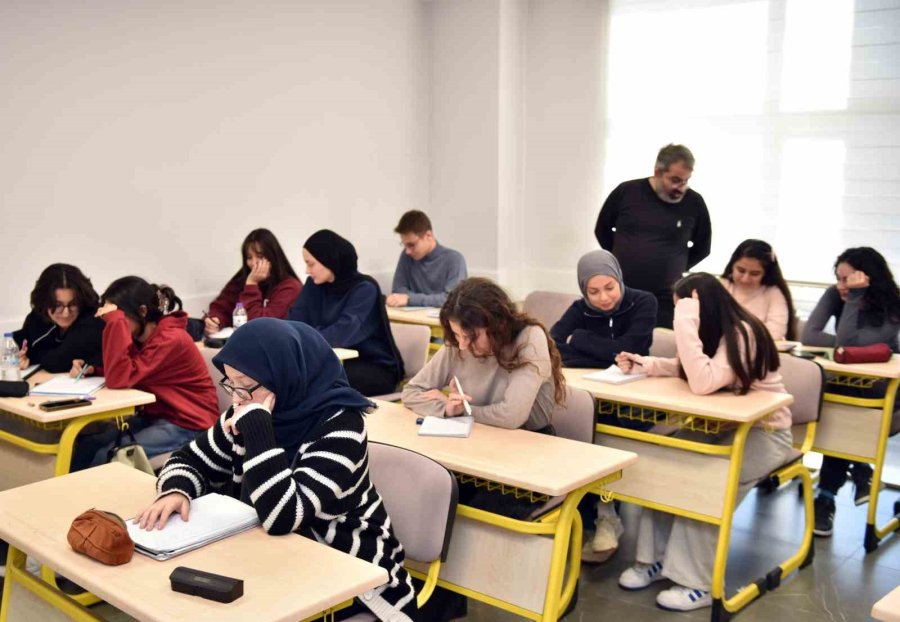 Kepez Belediyesi’nden Başarılı Öğrencilere Vıp Sınıf