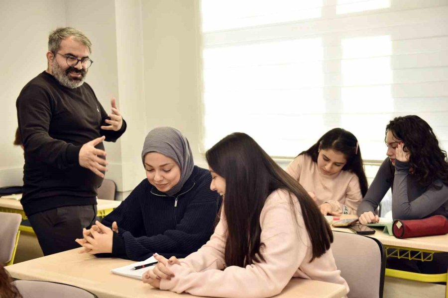 Kepez Belediyesi’nden Başarılı Öğrencilere Vıp Sınıf