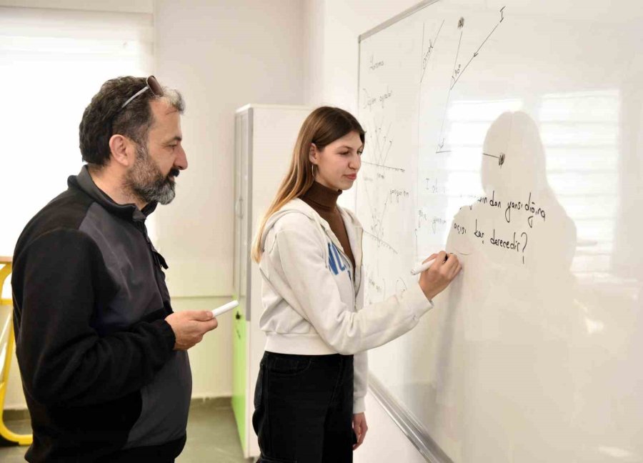 Kepez Belediyesi’nden Başarılı Öğrencilere Vıp Sınıf