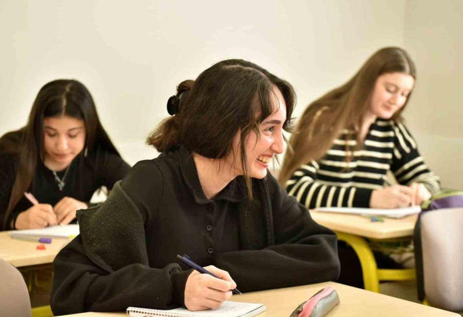 Kepez Belediyesi’nden Başarılı Öğrencilere Vıp Sınıf