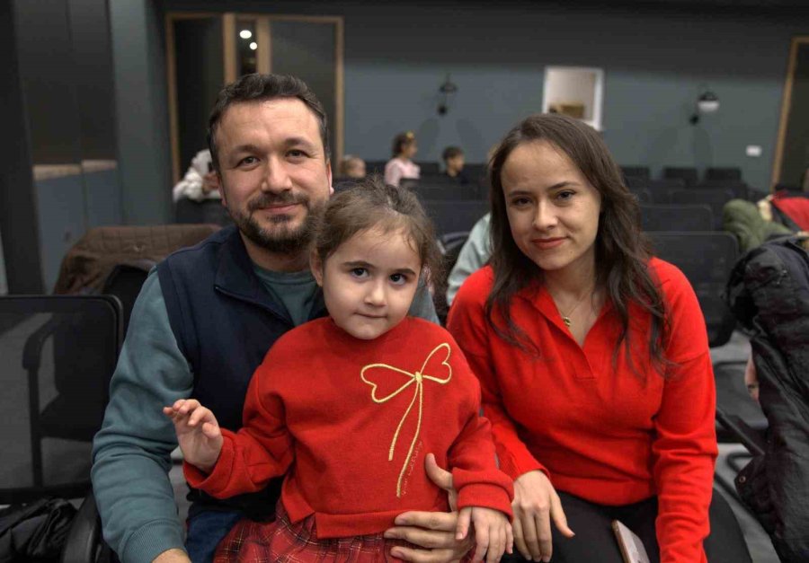 "baba Çocuk Oturumu" Programını Tamamlayan Babalara Sertifikaları Verildi