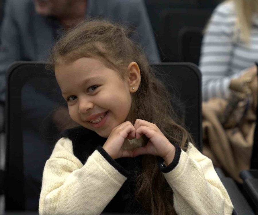 "baba Çocuk Oturumu" Programını Tamamlayan Babalara Sertifikaları Verildi