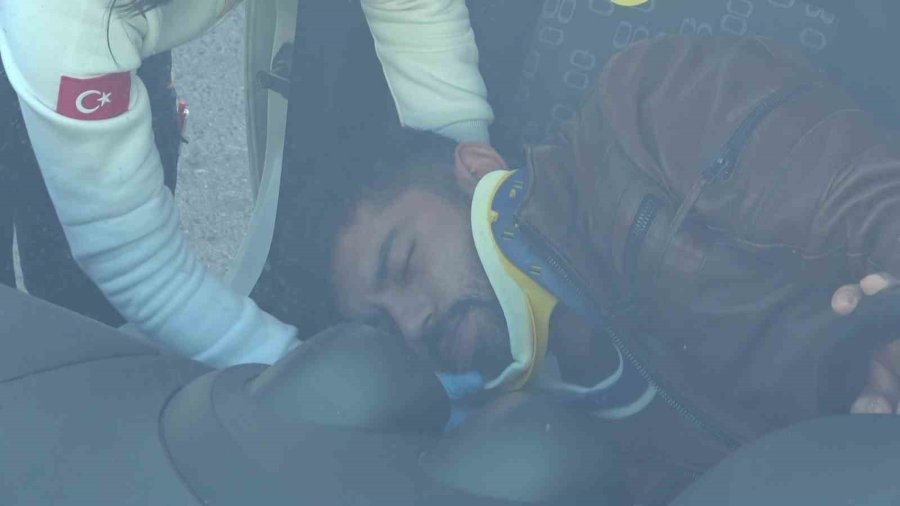 Direksiyon Başında Baygınlık Geçirdi, Ortalığı Savaş Alanına Çevirdi: 4 Yaralı