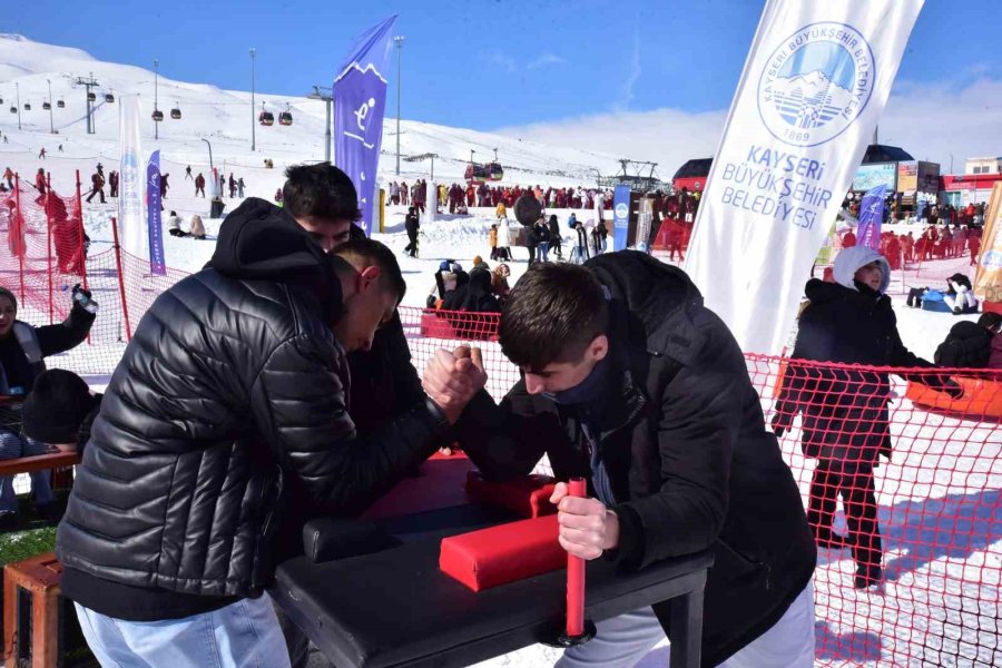 Erciyes’te Spor Şenliği Ve Gece Kayağı