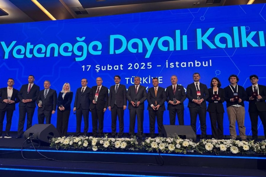 Akdeniz Üniversitesi’ne ’kariyer Gelişiminde En Etkin Üniversite’ Ödülü