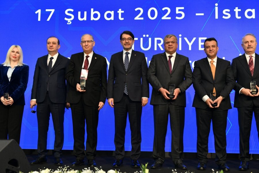 Akdeniz Üniversitesi’ne ’kariyer Gelişiminde En Etkin Üniversite’ Ödülü