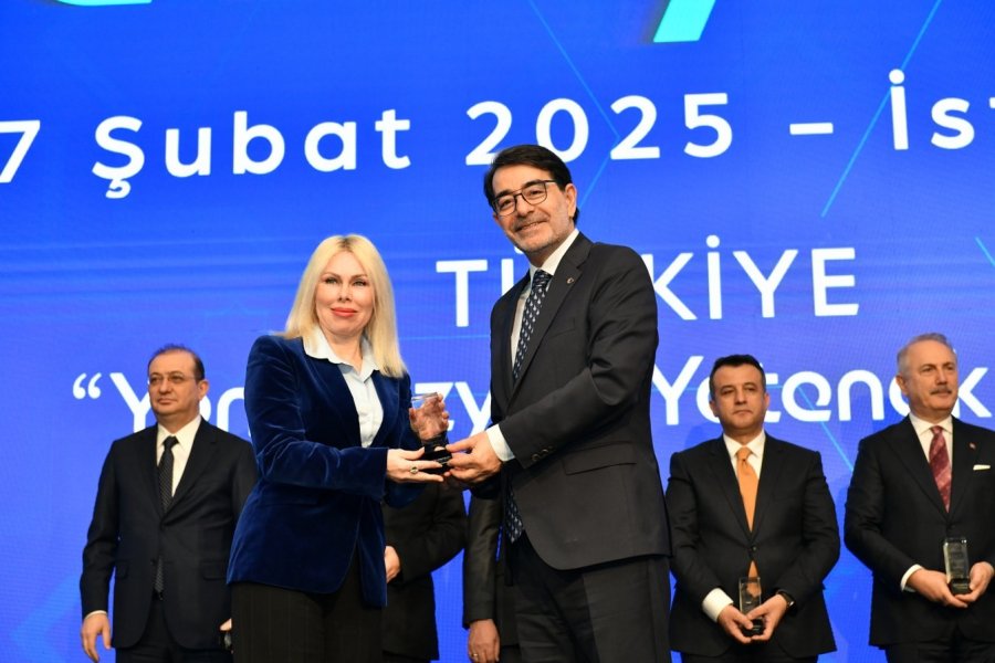 Akdeniz Üniversitesi’ne ’kariyer Gelişiminde En Etkin Üniversite’ Ödülü