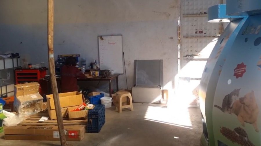 Baba İle Oğlu Telefon Şarj Eden Geri Dönüşüm Otomatı Yaptı