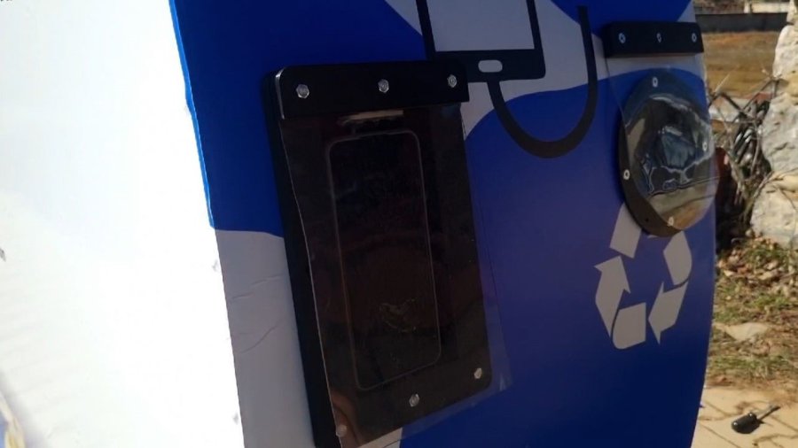 Baba İle Oğlu Telefon Şarj Eden Geri Dönüşüm Otomatı Yaptı