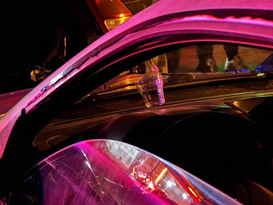 Antalya’da Alkollü Sürücü Ortalığı Birbirine Kattı: 1 Yaralı