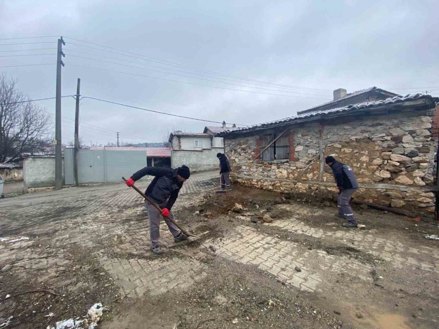 İnönü Belediyesi Esnemez Mahallesi’nde Temizlik Çalışması Yaptı