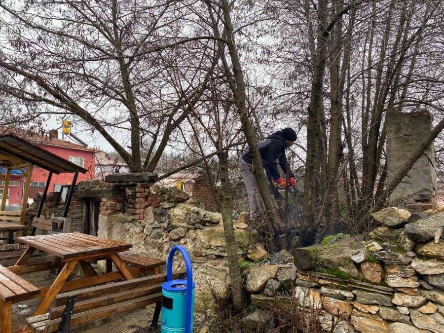 İnönü Belediyesi Esnemez Mahallesi’nde Temizlik Çalışması Yaptı