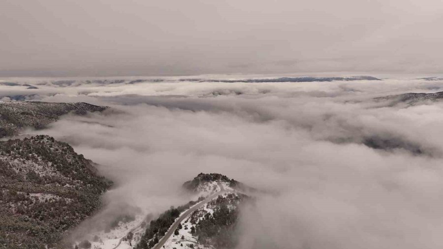 Eskişehir’in Kırsalına Yağan Kar Eşsiz Manzaralar Oluşturdu