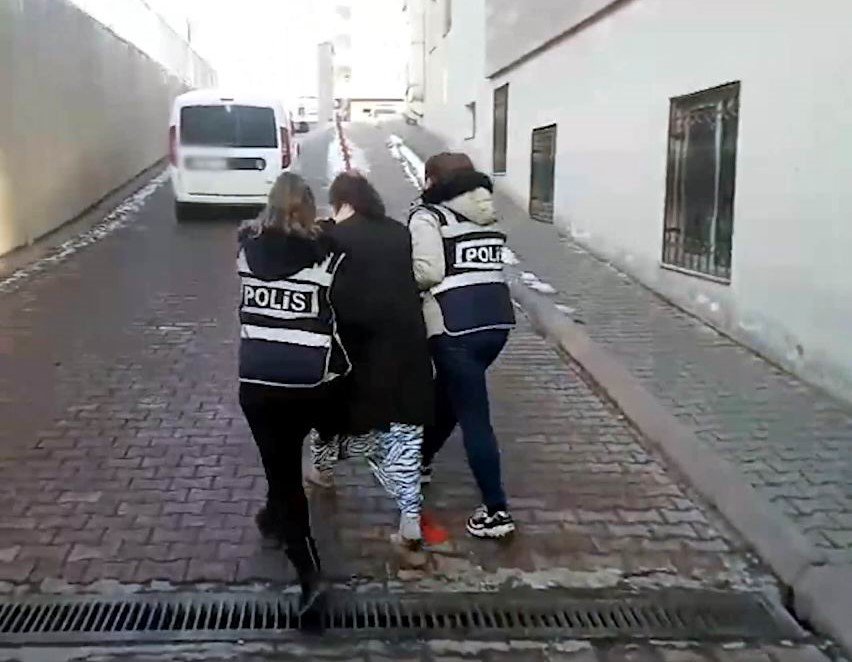 5 İlde 17 Suç Dosyasıyla Aranan Kadın Yakalandı