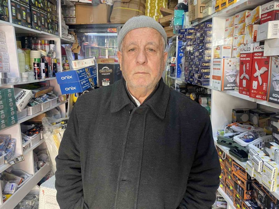 Duyarsız Vatandaşlar Yere İzmarit Atılmamasıyla İlgili Yasağı Dikkate Almadı