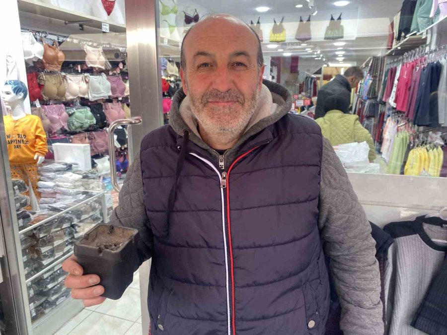 Duyarsız Vatandaşlar Yere İzmarit Atılmamasıyla İlgili Yasağı Dikkate Almadı