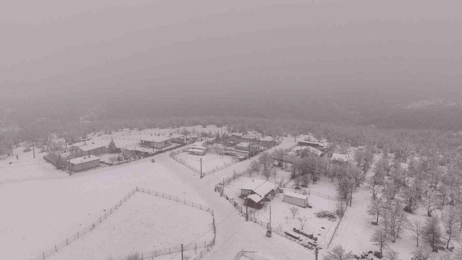 Eskişehir’in Kırsalına Yağan Kar Eşsiz Manzaralar Oluşturdu